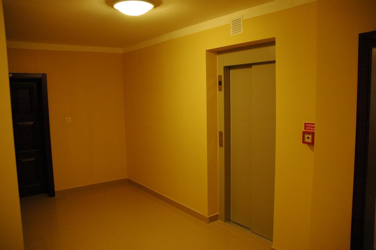 Art Star Hotel Hostivice Buitenkant foto