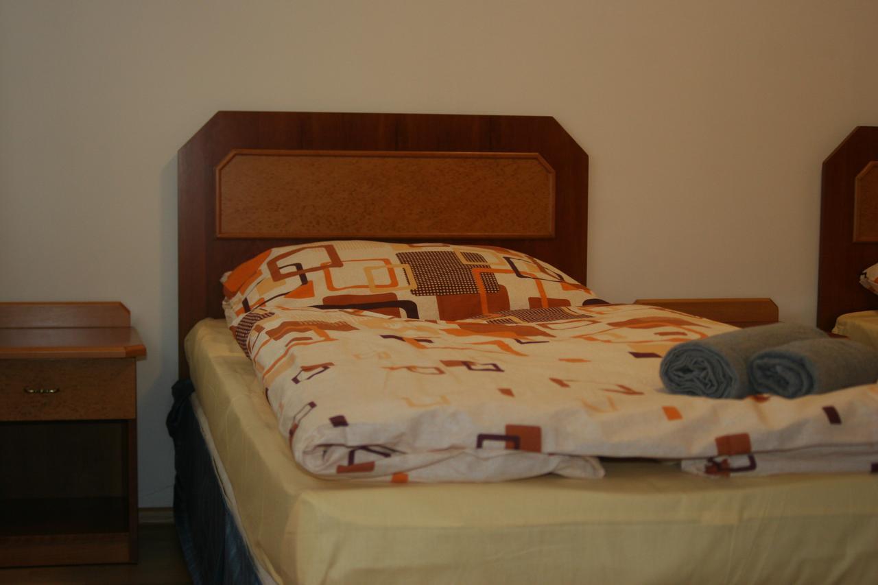 Art Star Hotel Hostivice Buitenkant foto