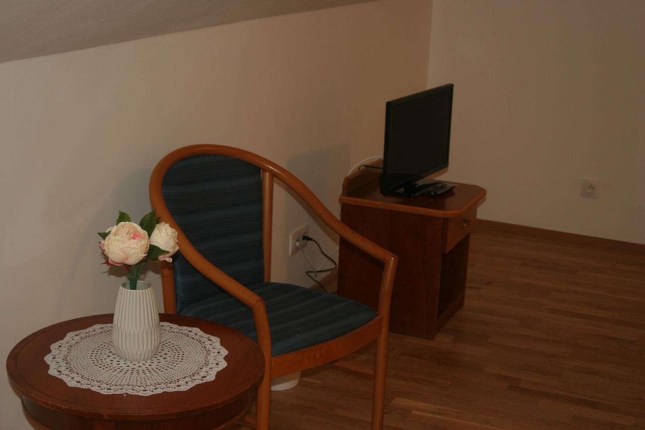 Art Star Hotel Hostivice Buitenkant foto