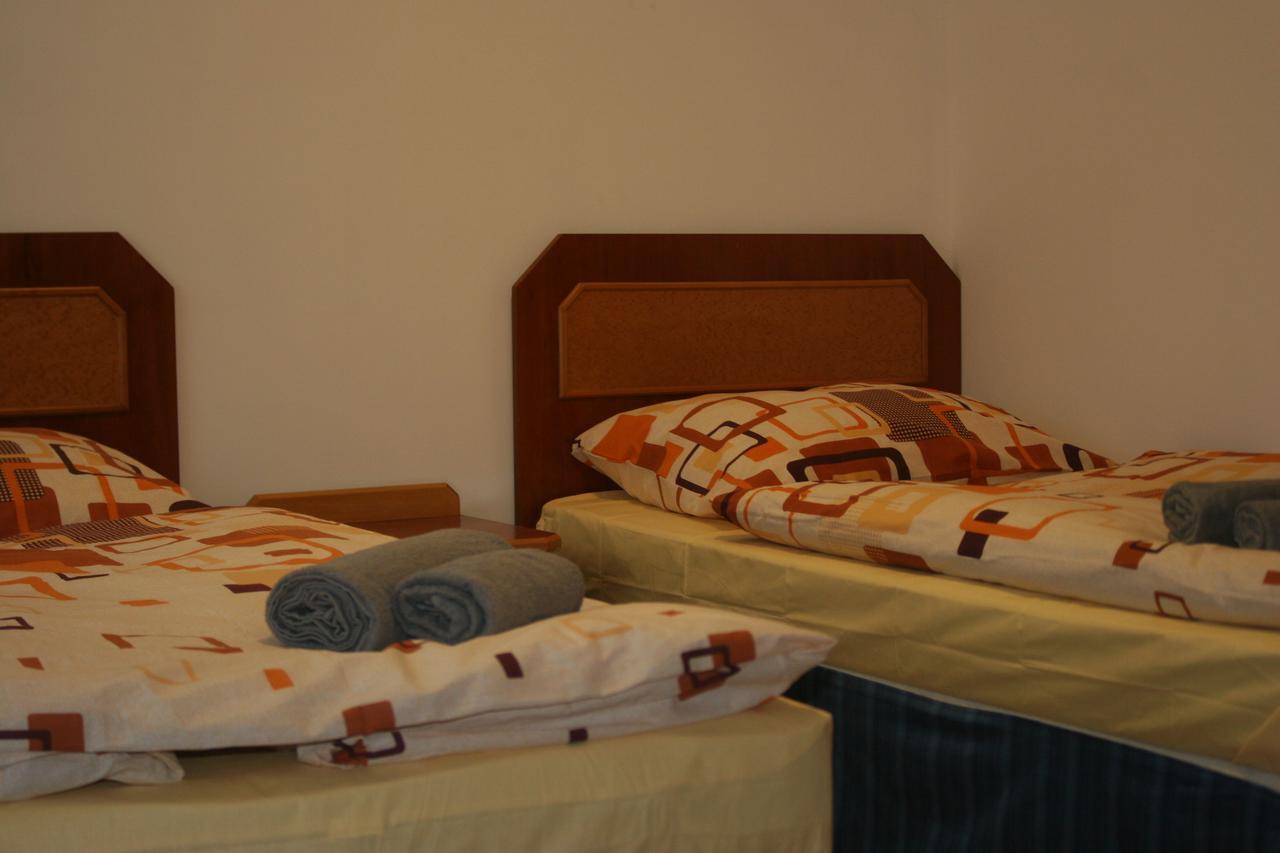 Art Star Hotel Hostivice Buitenkant foto